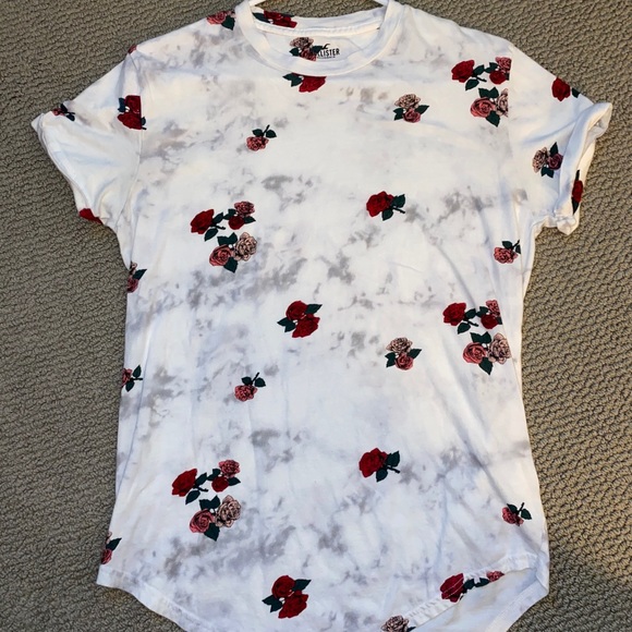 Hollister T-Shirt with Roses Graphic - Picture 1 of 2